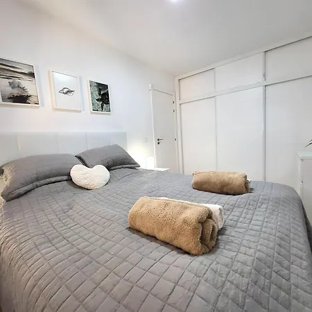 Claudia En Santiago Con Piscina Puerto de Santiago