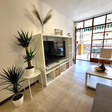 Claudia En Santiago Con Piscina Puerto de Santiago