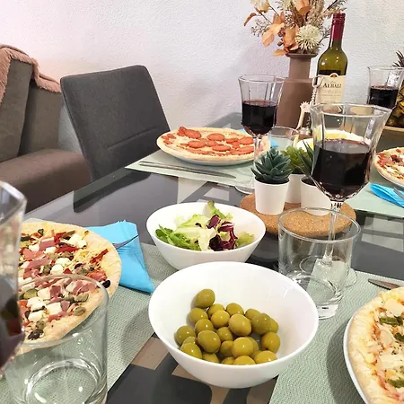 Claudia En Santiago Con Piscina Puerto de Santiago