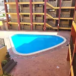 Claudia En Santiago Con Piscina *