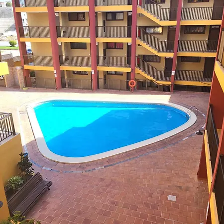 Claudia En Santiago Con Piscina *